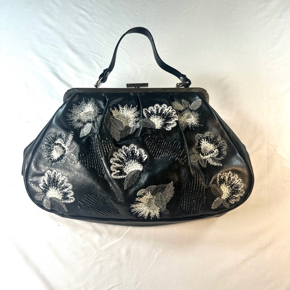 Alessandro Mari Italy Black Leather Embroidered Floral Frame Handbag‎ Kiss Lock